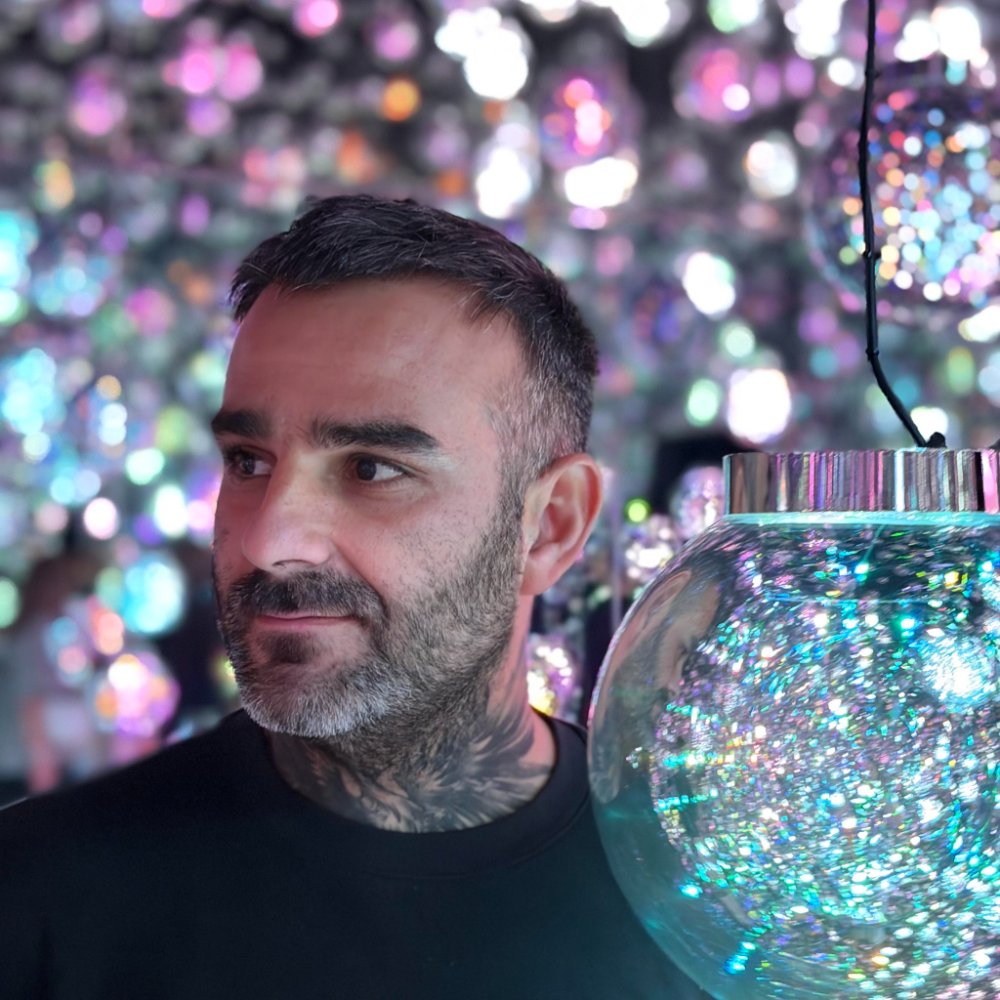 Portrait of Julien Jimenez, founder of CoachLedgr